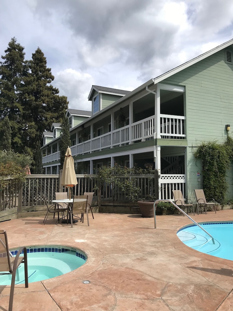 The Inn At Baechtel Creek,Mendocino>>California,3 star