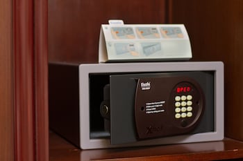 lotus hotel masjid india