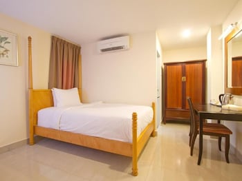 lotus hotel masjid india