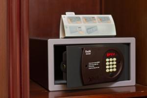 lotus hotel masjid india