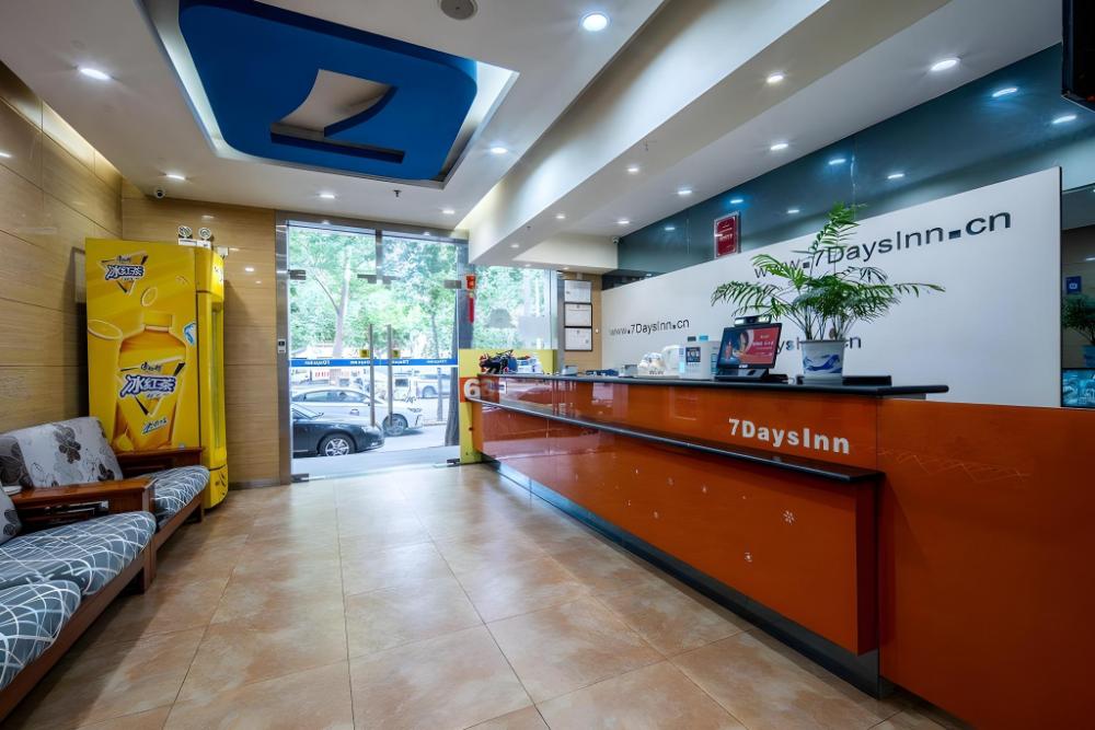 7 days inn xian xishaomen laodong road metro station