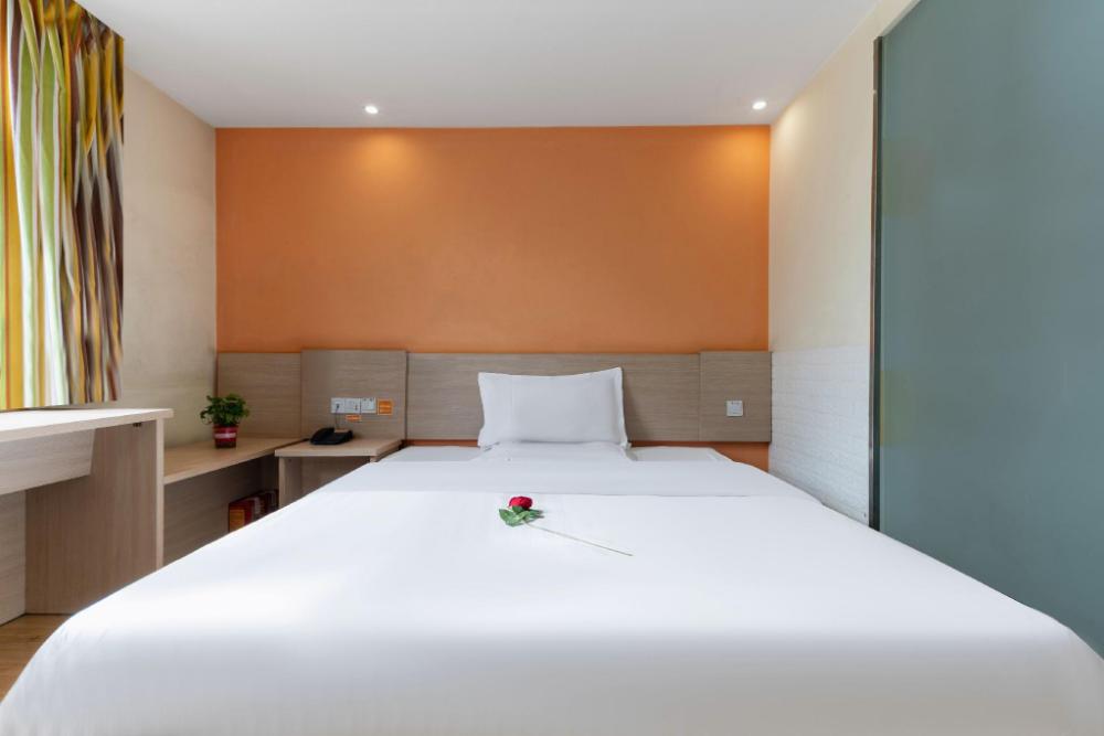 7 days inn xian xishaomen laodong road metro station