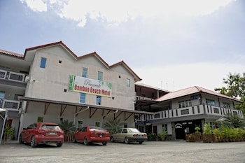 penarak bamboo beach motel