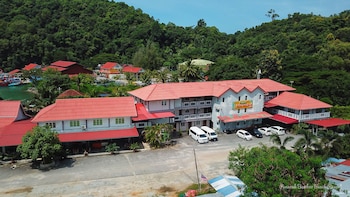 penarak bamboo beach motel