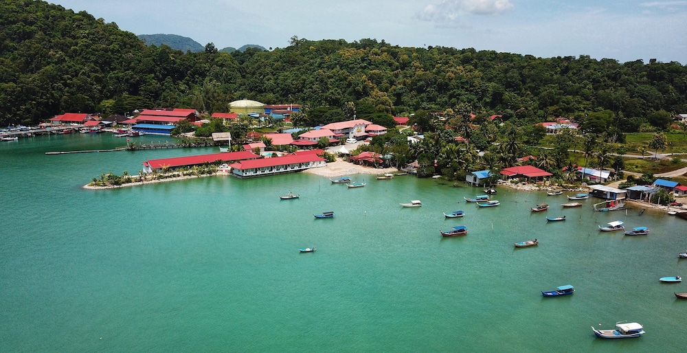 penarak bamboo beach motel