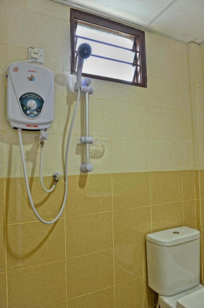 penarak bamboo beach motel