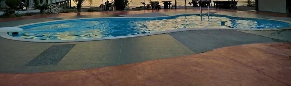 penarak bamboo beach motel