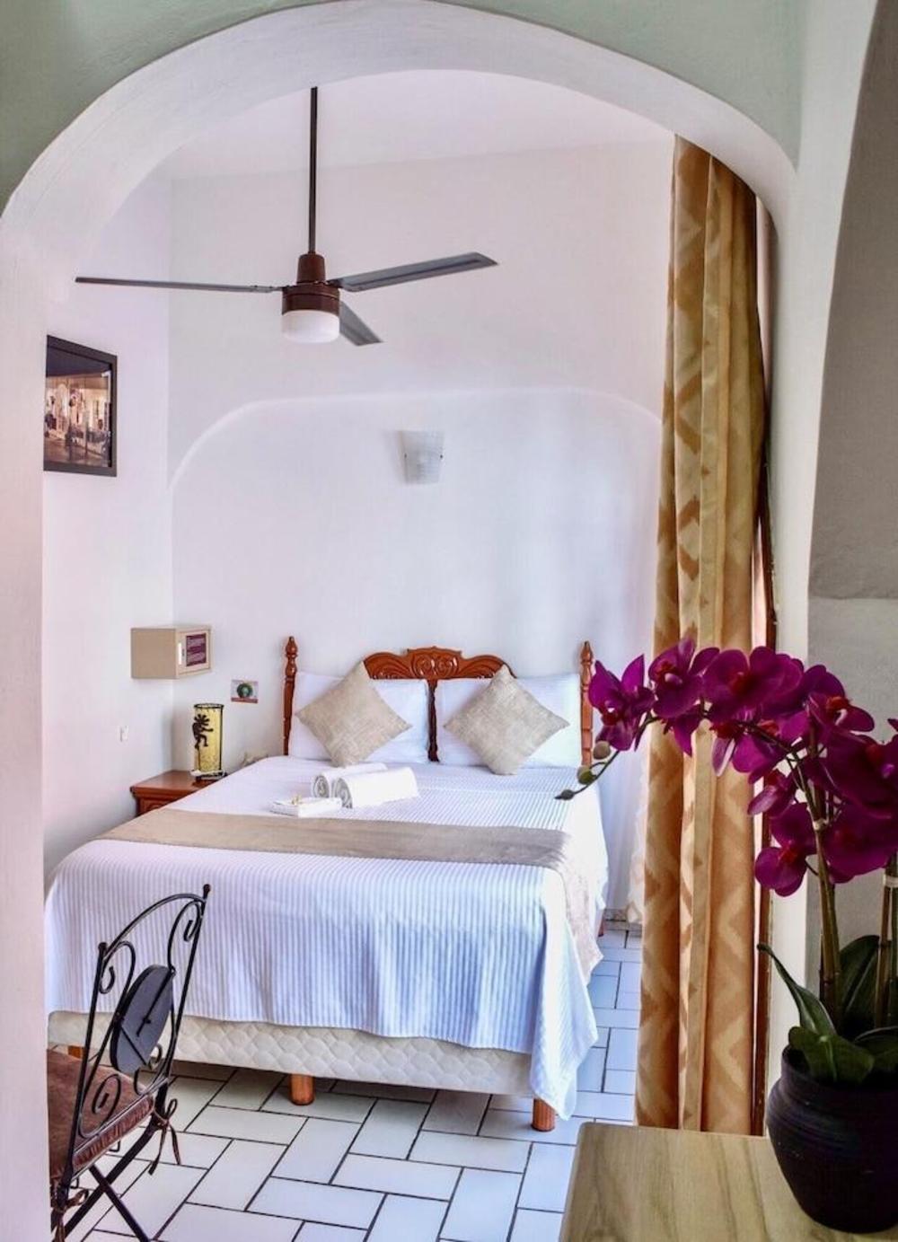 hotel and restaurant bucaneros isla mujeres