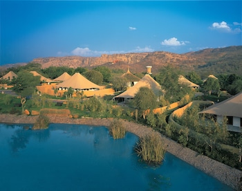 the oberoi vanyavilas wildlife resort ranthambhore