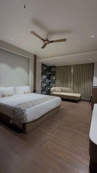 Hariganga S The Lake Attitude,New Bye Pass,2 star