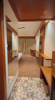 Hariganga S The Lake Attitude,New Bye Pass,2 star