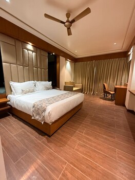 Hariganga S The Lake Attitude,New Bye Pass,2 star