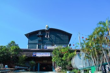 the happy 8 retreat kuala sepetang