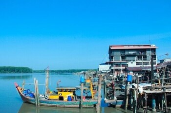 the happy 8 retreat kuala sepetang