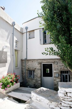 tinos