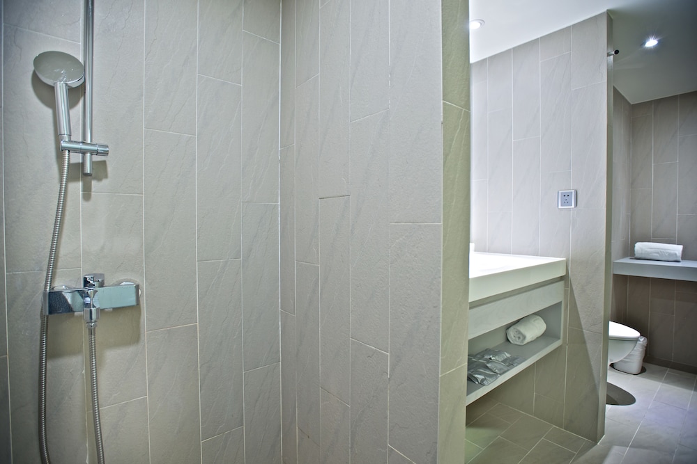 fx inn kaohsiung zhonghua road branch