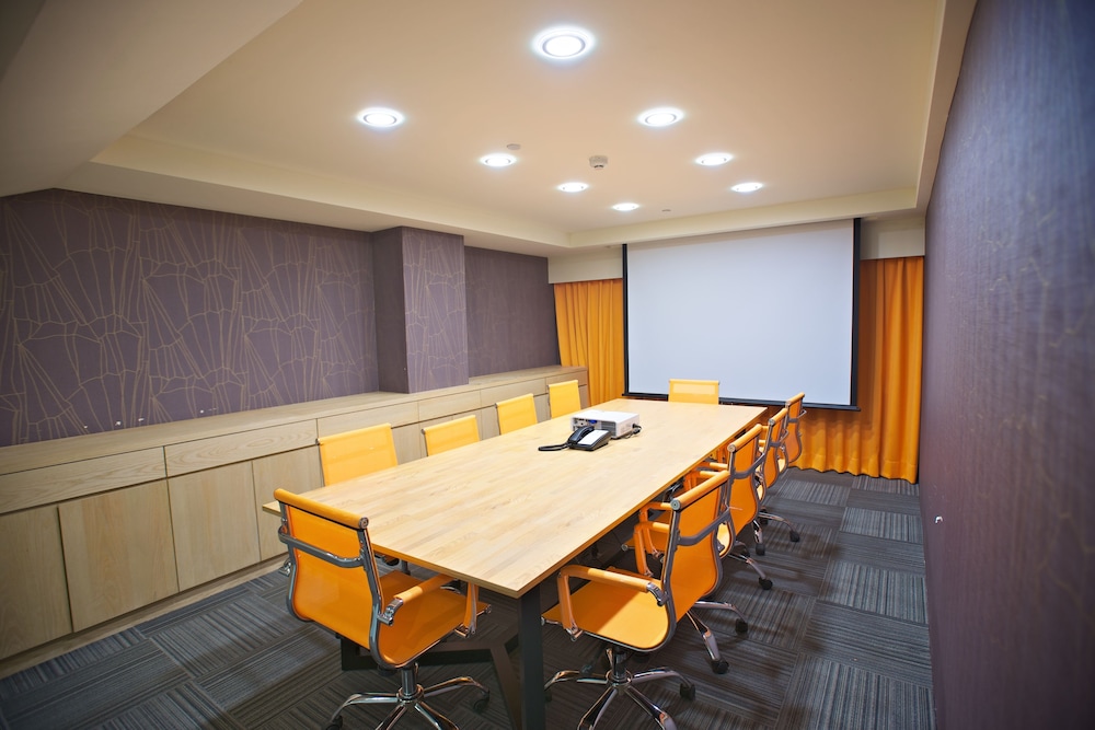 fx inn kaohsiung zhonghua road branch