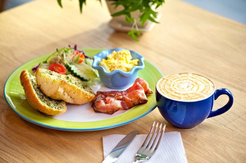 fx inn kaohsiung zhonghua road branch