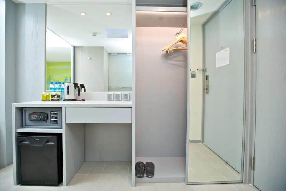 fx inn kaohsiung zhonghua road branch