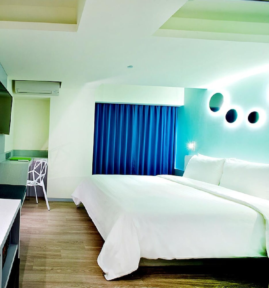 fx inn kaohsiung zhonghua road branch