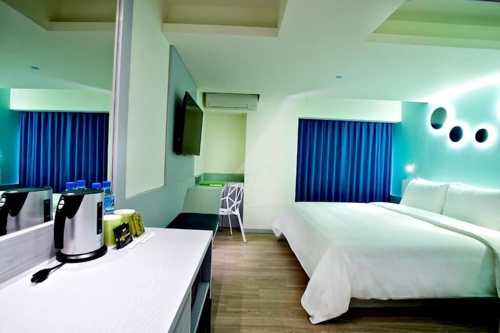 fx inn kaohsiung zhonghua road branch