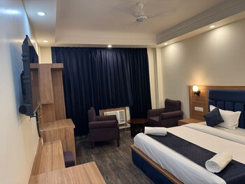 hotel dolphin katra