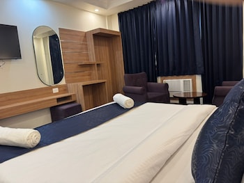 hotel dolphin katra
