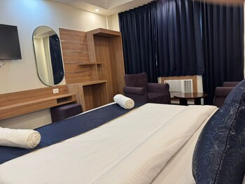 hotel dolphin katra