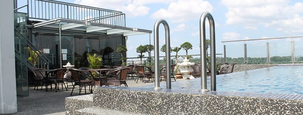 pariss hotel johor bahru