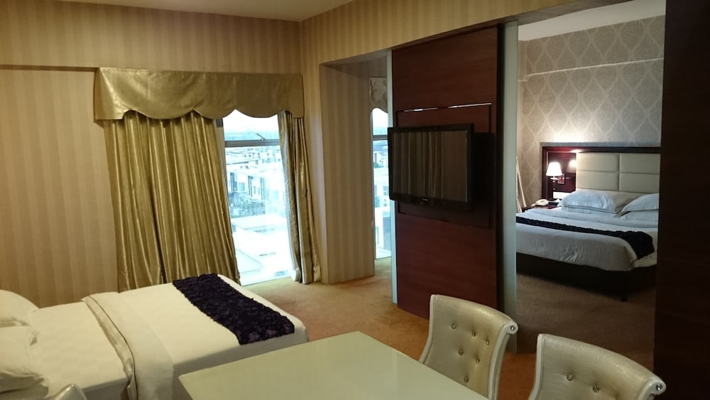 pariss hotel johor bahru