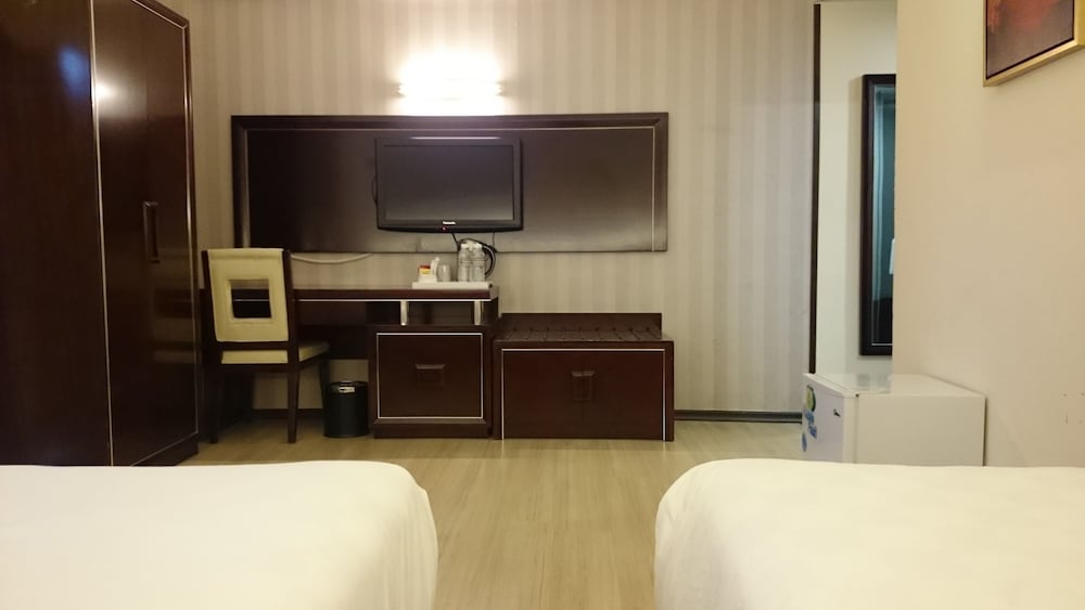 pariss hotel johor bahru