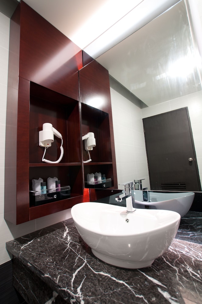 pariss hotel johor bahru