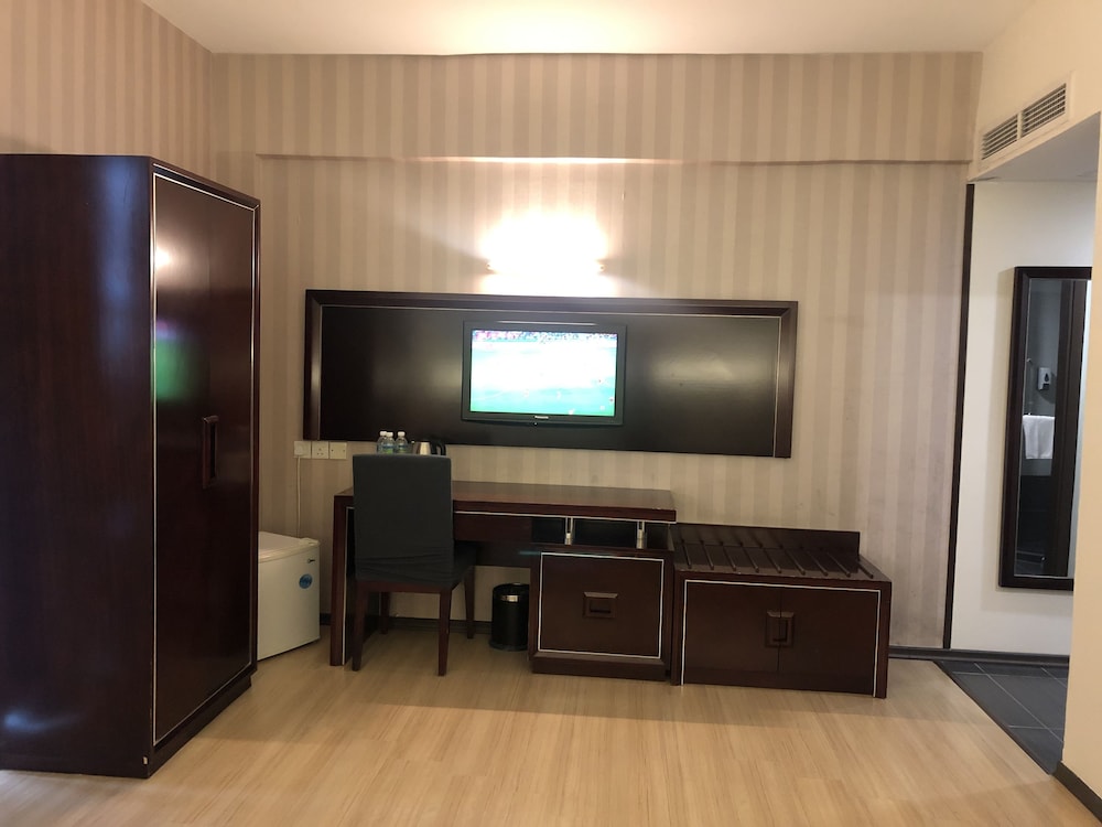 pariss hotel johor bahru