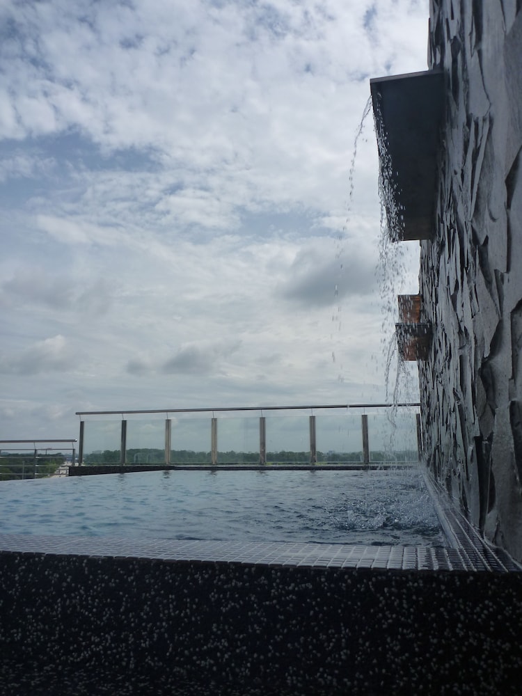 pariss hotel johor bahru