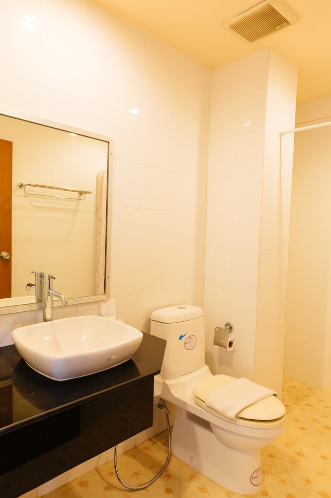 thipurai beach hotel