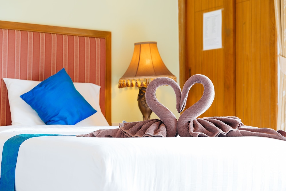 thipurai beach hotel