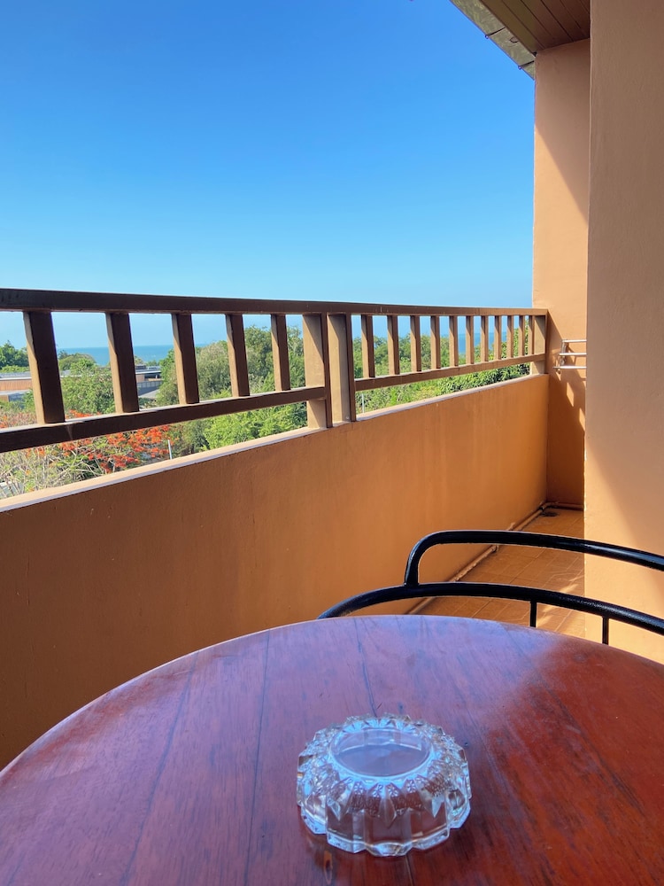 thipurai beach hotel