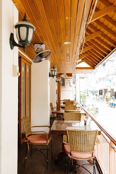 thipurai beach hotel