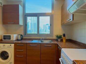 Luxury Brand New Studio,,0 star