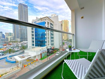 luxury brand new studio