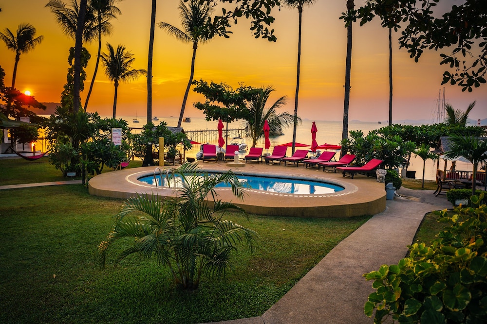 samui pier beach front resort