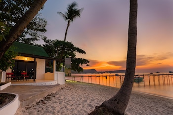samui pier beach front resort