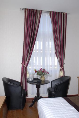 pho nui hotel