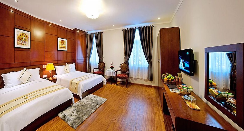 iris hotel