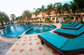 the green beach resort