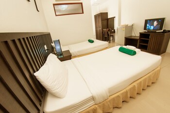 the green beach resort