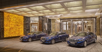 the reverie saigon residential suites