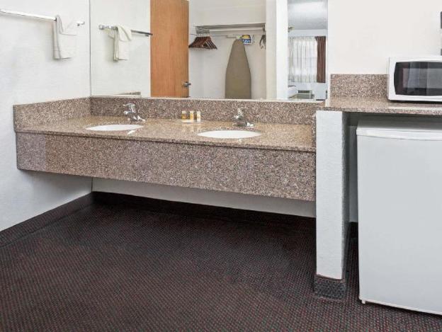 days inn and suites by wyndham santa rosa