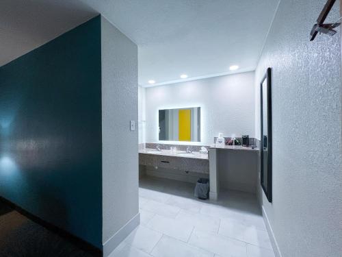 days inn and suites by wyndham santa rosa
