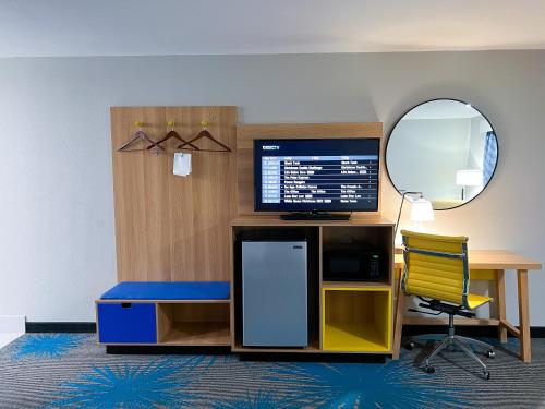 days inn and suites by wyndham santa rosa